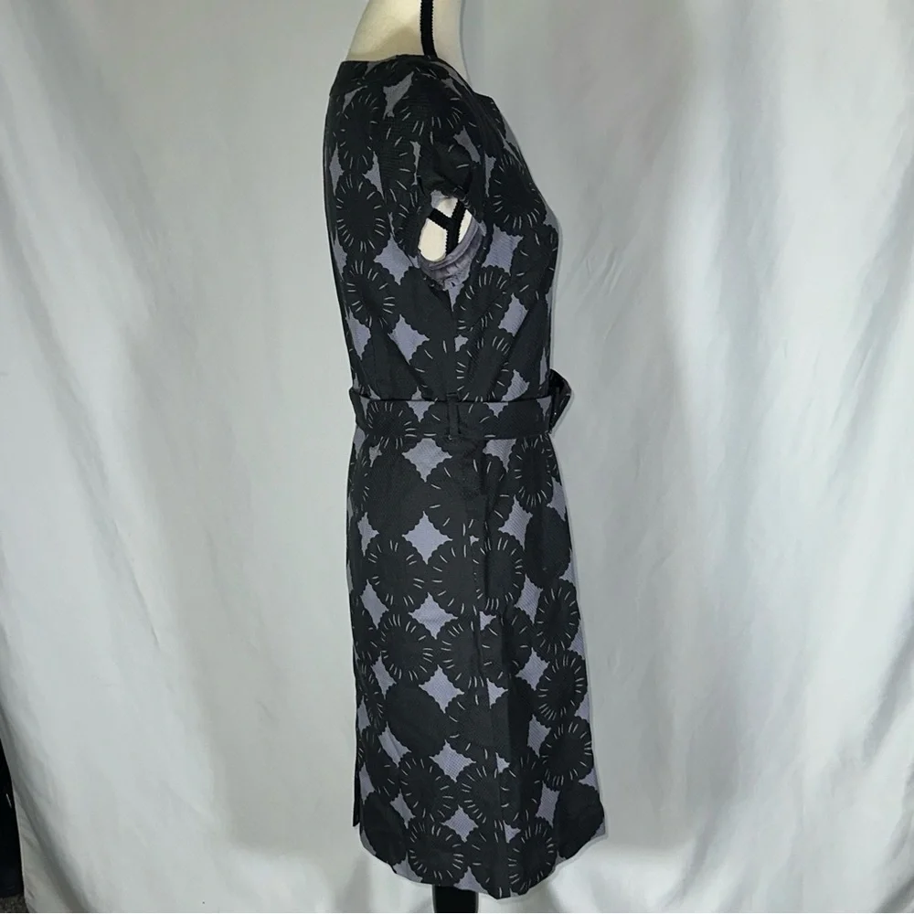 Boden • Purple Grey Black Floral Patterned Dress W/Belt Size 6R - Picture 5 of 13